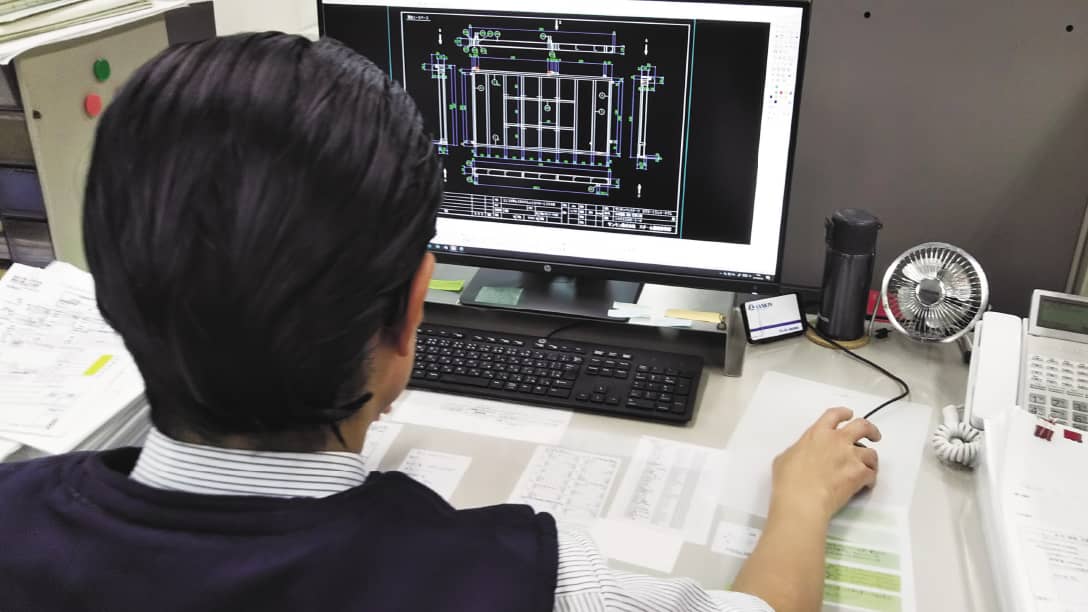 自社設計による解決力 バンステージ販売実績20年累計販売台数約2000台